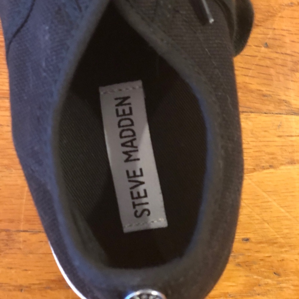 Used Women’s Steve Madden sneakers